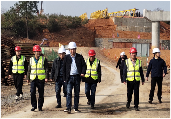 凌燦到耒陽項目部調研指導召開組織生活會