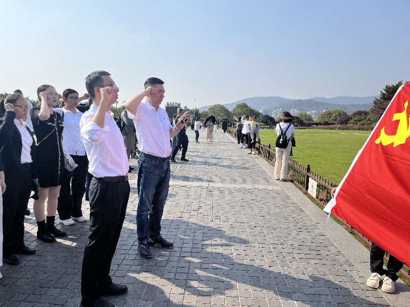 “追尋偉人足跡 傳承革命精神”——中共中南建設(shè)集團(tuán)有限公司機(jī)關(guān)二支部、機(jī)關(guān)四支部聯(lián)合開(kāi)展主題黨日活動(dòng)